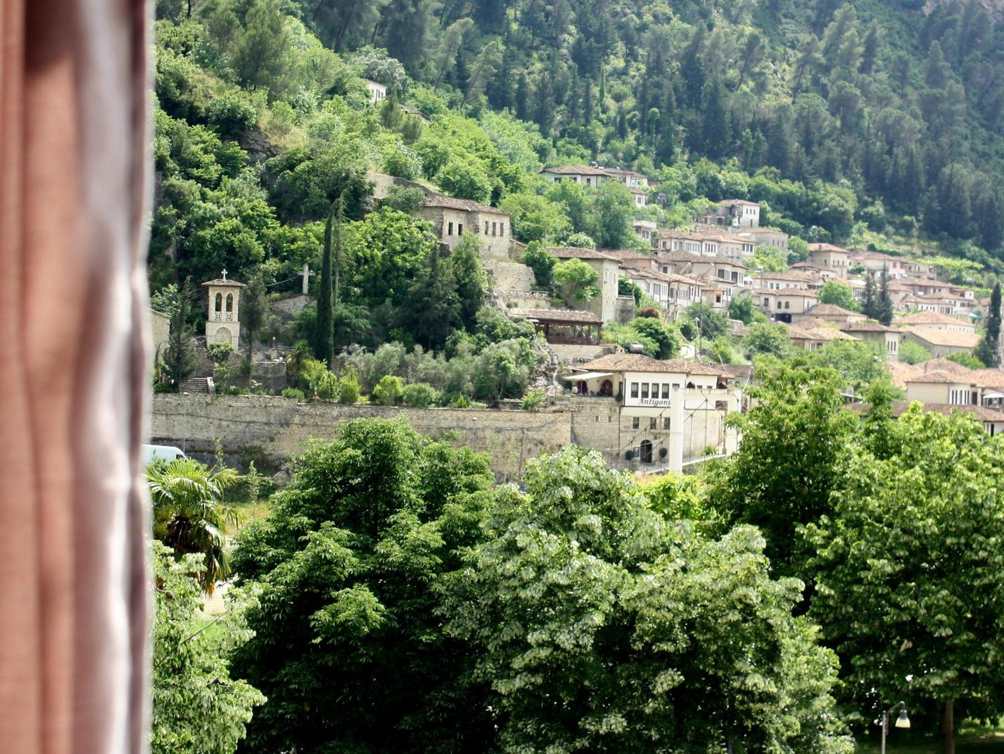 Magda Studio In Berat Center Appartement Buitenkant foto