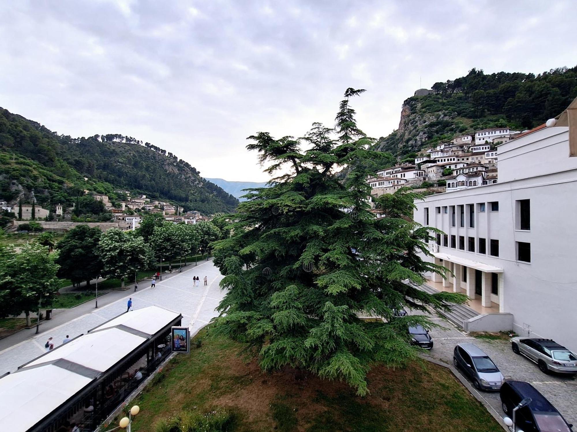 Magda Studio In Berat Center Appartement Buitenkant foto